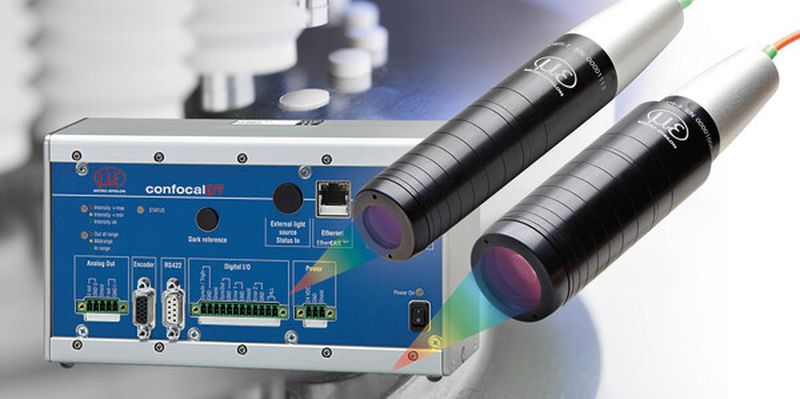 Konfokal-chromatisches Messsystem: Das Messprinzip erlaubt es, Wege und Abstände sowohl auf diffusen als auch auf spiegelnden Oberflächen präzise zu messen. Bei transparenten Messobjekten ist darüber hinaus eine Dickenmessung möglich.