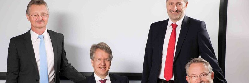 Generationenwechsel – die Geschäftsleitung von Knick Elektronische Messgeräte in neuer Zusammensetzung(v.l.n.r): Jörg Giebson (Bereichsleiter Forschung und Entwicklung), Marcus Knick (Geschäftsführer), Markus Aschenbrenner (Bereichsleiter Produktion und Logistik) und Dr. Dirk Steinmüller (Bereichsleiter Marketing und Vertrieb)