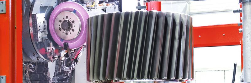 Das Verzahnungsschleifen wird bei zwei Drittel der Planetenräder auf einer zweiten Schleifmaschine durchgeführt. Mithilfe des Nullpunktspannsystems konnte so die Produktivität auf den Schleifmaschinen um 80 % erhöht werden.