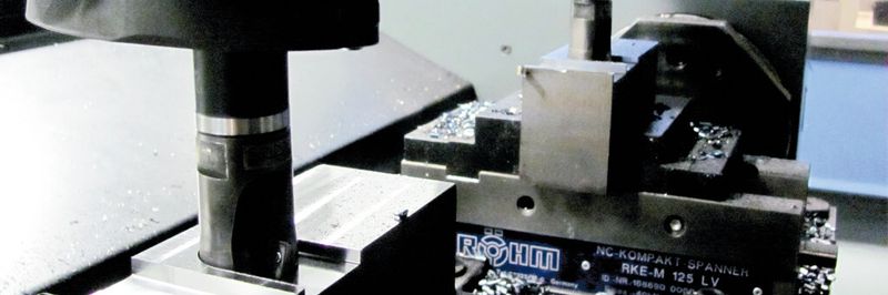 Bild 1: Versuchsaufbau zur Ermittlung der optimalen Prozessparameter an mehrspindligen Bearbeitungszentren.