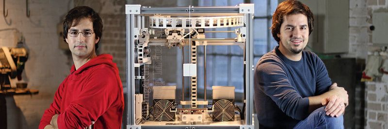 Die Mechatroniker Jonas und Simon Kühling konzentrieren sich auf Open-Source-Hardware-Entwicklung und -Produktion im Bereich der 3D-Drucker.