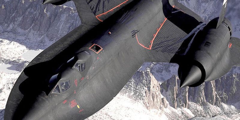 Fujitsu hat sich bei der Entwicklung des Stealth Datacenter von Tarnkappenflugzeugen wie dem Bomber SR-71 inspirieren lassen; im Vergleich zu einem B-52-Flieger ist der SR-71 auf dem Radar unsichtbar.