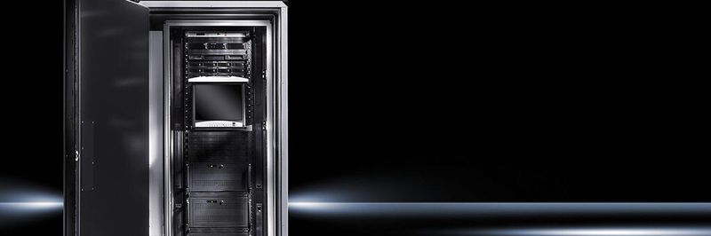 Im Rittal Micro Datacenter Level E findet IT-Hardware auf 42 oder 47 Höheneinheiten Platz.