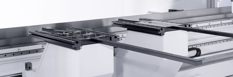 Für die schwere Teile bietet Trumpf für die Trubend 8000 neben den Standardbiegehilfen und ‑auflagekonsolen auch Varianten, die bis zu 300 kg tragen können.