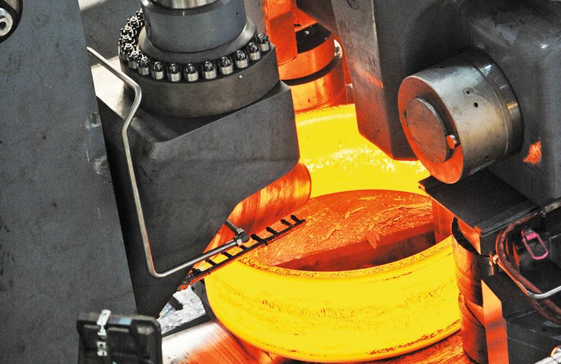 Eine runde Sache: Die erste Ringwalzanlage von Siempelkamp in Krefeld bedient sich einer Antriebstechnik „aus einem Guss“. Dadurch sind alle Teile der gesamten elektrischen und mechanischen Ausrüstung aufeinander abgestimmt.