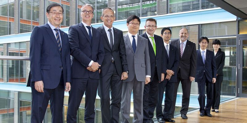 Kyocera übernimmt die Ceyoniq-Gruppe.