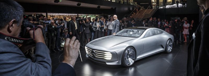 Dr. Dieter Zetsche, Vorstandsvorsitzender der Daimler AG und Leiter Mercedes-Benz Cars präsentiert das Mercedes-Benz "Concept IAA" (Intelligent Aerodynamic Automobile)