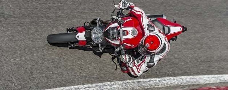 Mit ihren 160 PS, einem neuen, sportlicheren Look und einer Reihe von Komponenten, die auch ein echtes Superbike schmücken würden, ist Ducatis aktuellste Neuerscheinung der Start einer langen und aufregenden Reihe neuer Modelle.