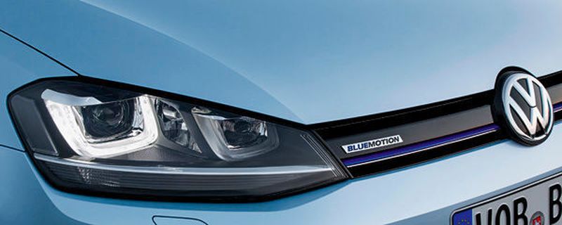 Volkswagen ruft weltweit rund fünf Millionen Fahrzeuge in die Werkstatt. Hintergrund ist die Abgas-Manipulation bei Dieselmotoren des Konzerns.