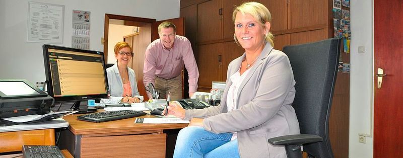 Gisela Korf, Reinhard Meyer, Andrea Hürtgen (v .l. n. r.) freuen sich über das neue DMS von BTC.