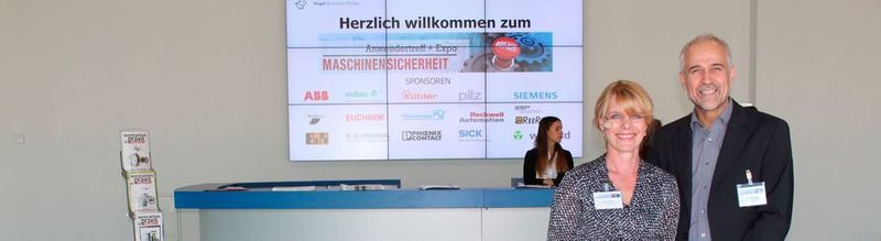 Die Moderatoren des 3. Anwendertreff Maschinensicherheit in Würzburg am 30. September 2015: Ute Drescher (l.), Chefredakteurin, und Jan Vollmuth, Redakteur der konstruktionspraxis.
