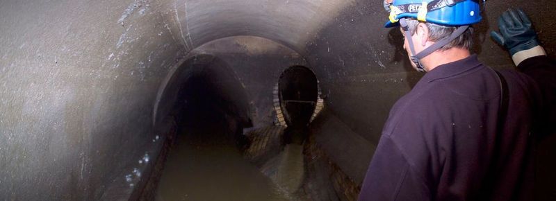 Viel Platz für Feuchttücher und Co.: Das öffentliche deutsche Abwasserkanalnetz ist ca. 562.000 km lang, wobei Mischwasserkanäle überwiegen. Hinzu kommen fast 70.000 Regenentlastungsanlagen. Hier findet man so manches, was dort eigentlich nicht hingehört – Leidtragende sind die Abwasserpumpen.