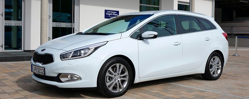 Der Kia Ceed 1,6 CRDI besitzt im Modelljahr 2015 einen 128 PS starken Turbodiesel, der mit ausreichenden Fahrleistungen ideal für Pendler ist.