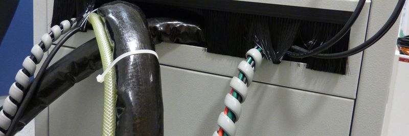 Das System für das Bielefelder Krankenhaus nutzt nun eine "Silence-Rack"-Ausführung, in der Kabel und Kühlmittelschläuche rückwärtig angebracht sind.