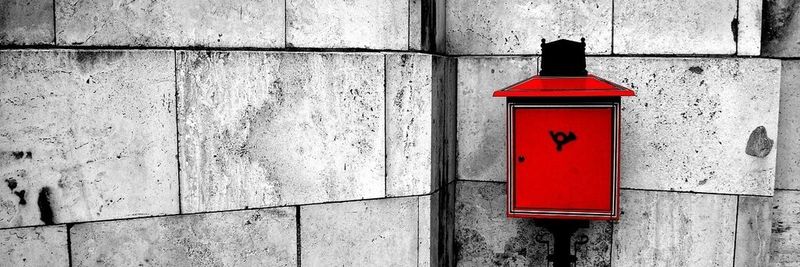 E-Mails, Newsletter oder lieber Print-Mailings? Tag für Tag stehen Marketer vor der Entscheidung, mit welcher Werbeform sie ihre Zielgruppe am besten erreichen. Print-Mailings erfahren in der Werbestrategie gerade eine Renaissance und liegen selbst bei jungen Menschen im Trend.