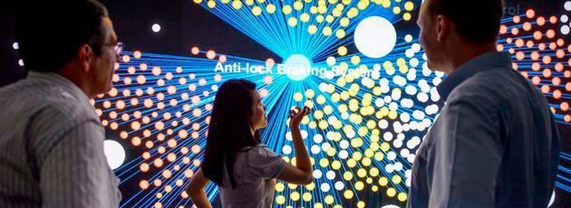 Die Zentrale Forschung und Vorausentwicklung von Bosch arbeitet unter anderem an Verfahren, um aus großen Datenmengen neue und nützliche Informationen zu ziehen. Dafür sind Experten nötig, die sich sowohl auf Software und Algorithmen als auch auf die Produkte und deren Herstellung verstehen. Bei alledem helfen den Experten leistungsfähige Rechner und neue visuelle Darstellungen.