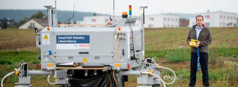 Bosch arbeitet unter anderem an einem neuen Agrarroboter Bonirob. Seine Sensoren erkennen verschiedene Pflanzen und machen unter anderem eine automatisierte Unkrautbekämpfung möglich. Prof. Amos Albert entwickelt das System zusammen mit seinen Kollegen in Renningen bei Stuttgart.