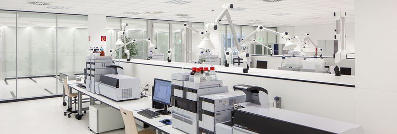 Hochmoderne Laboratorien bieten mit unterschiedlichsten Analysensystemen die Möglichkeit einer umfassenden Analytik mit höchster Richtigkeit.
