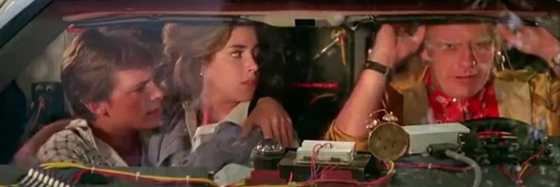 Am Ende des ersten Teils reisten Marty McFly, Jennifer und Doc Brown in die Zukunft, um dort am 21. Oktober 2015 um 19:28 Uhr zu landen – Auftakt zum zweiten Film.