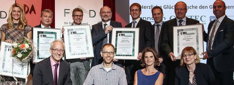 E²MS-Award 2015 – die Finalisten und Gewinner v.l.n.r. Reihe hinten – Angelika van der Straaten, TQ Gruppe, Ali Selçuk, GANTEC, Michael Velmeden, cms electronics, Dieter Müller und Michael Knöferle, BMK Group, Jan Richarz, elektron Systeme und Komponenten, Markus Hertkorn und Marcus Riegger, RAWE Electronic Reihe vorn: Andreas Contag, CONTAG, Roland Maier, alpha-board, Stefanie Rüdell, elektron Systeme und Komponenten, Claudia Hannusch, Hannusch Industrielektronik