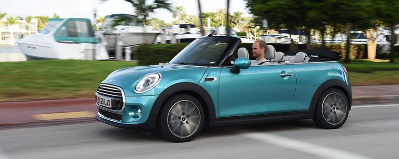 Ab dem 5. März 2016 ist das neue Mini Cabrio bei den Händlern erhältlich.