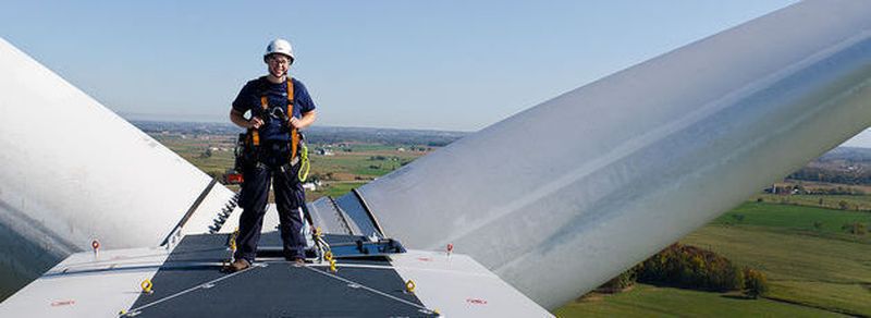 Wartung einer Windkraftanlage: Die Deutsche Akademie für Technikwissenschaften acatech sieht in der intelligenten Instandhaltung ein großes Wachstums- und Jobpotenzial.