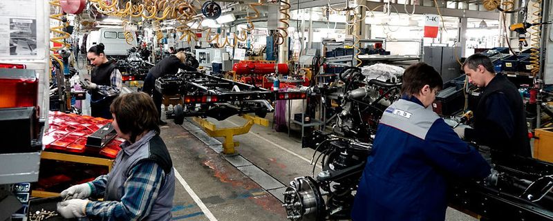 Die GAZ Group ist Russlands größter Automobilhersteller. Noch im Jahr 2009 setzte die Wirtschaftskrise dem Unternehmen zu. Heute steht es solida da – mit neuen Fahrzeugen und wettbewerbsfähiger Produktion.
