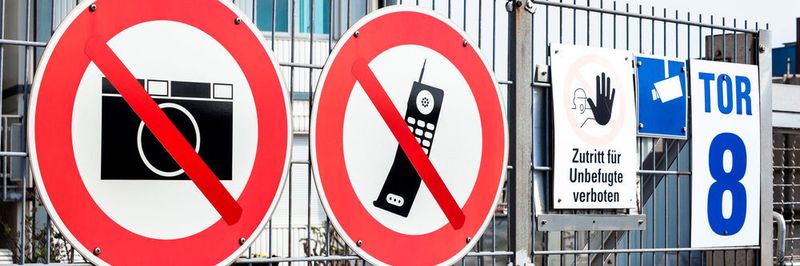 Industriespionage verursacht Milliardenschäden. Die Telekom bietet mit dem Service "Lauschabwehr" Unternehmen Hilfe zur Abwehr unerwünschter Mithörer von vertraulichen Gesprächen.