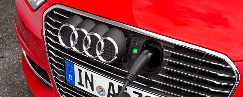Seit Herbst 2014 startete der Audi A3 Sportback e-tron sukzessive auf den europäischen Märkten, seit Kurzem ebenso in China. Bis Ende des Jahres soll der Plug-in-Hybrid auch in Nordamerika stromern, dem größten Markt für Elektromobilität, und maximal 50 Kilometer elektrisch fahren.