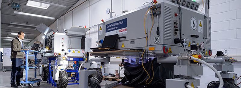 Agrarrobotik bei Bosch – neuer Helfer in der Pflanzenzucht: Die Zentrale Forschung und Vorausentwicklung von Bosch arbeitet unter anderem an dem neuen Agrarroboter Bonirob. Seine Sensoren erkennen verschiedene Pflanzen und machen unter anderem eine automatisierte Unkrautbekämpfung möglich. Professor Amos Albert entwickelt das System zusammen mit seinen Kollegen in Renningen bei Stuttgart.
