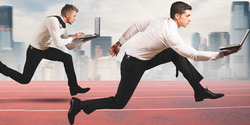 IT-Abteilungen müssen gezielt zum Geschäftsnutzen eines Unternehmens beitragen und sich nicht auf ihre strategische Bedeutung im Hintergrund beschränken.