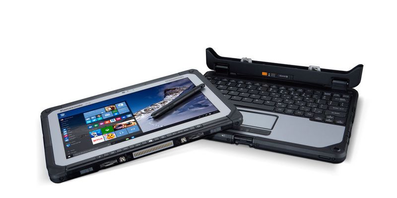 Das Toughbook CF-20 wiegt insgesamt 1,76 kg, wobei das Tablet selbst 950g auf die Waage bringt.