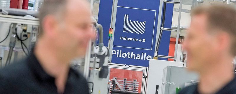 Bereits im Jahr 2020 sollen bis zu 50 Mrd. Geräte im Internet eingebunden sein – angefangen beim einzelnen Sensor bis hin zur kompletten Maschine oder Fabrik. Und alle liefern ungeheuere Mengen Daten.