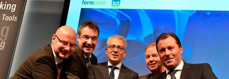 formnext 2015 - Eröffnungsfeier!! Von links nach rechts: Johann Thoma, Vorsitzender der Geschäftsführung Mesago Messe Frankfurt GmbH, Uwe Behm, Geschäftsführung Messe Frankfurt GmbH, Tarek Al-Wazir, MdL Staatsminister für Wirtschaft, Energie, Verkehr und Landesentwicklung, Oliver Edelmann, Gesellschafter/Leiter Vertrieb & Marketing, Concept Laser GmbH, Wolfgang Marzin, Vorsitzender der Geschäftsführung Messe Frankfurt GmbH.