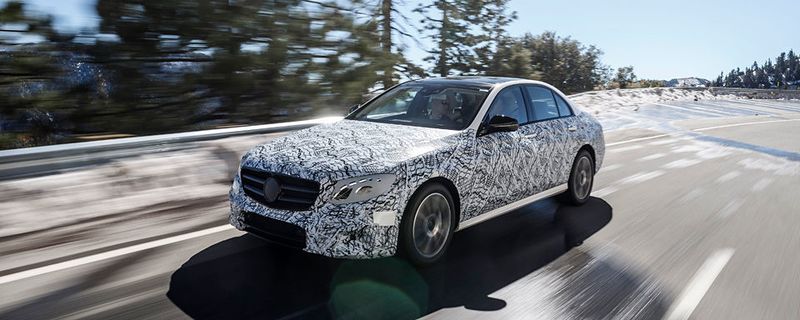 Die neue E-Klasse feiert in knapp zwei Monaten Weltpremiere auf der Automesse in Detroit.