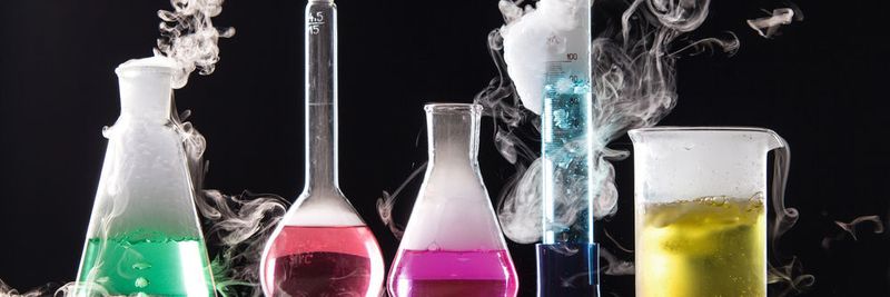 Mit vielen der über 100 chemischen Produktionsanlagen stellt CHT bis zu 100 unterschiedliche Produkte flexibel her. Zeit, für den Einsatz neuester Technik, die genau passt.