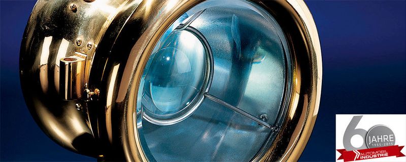 Kaum ein anderer Automobilzulieferer hat so markant die Technik, das Fahrzeuggesicht und die Sicherheit geprägt wie Hella. Von der Laterne bis zum hochentwickelten LED-Scheinwerfer – eine Zeitreise durch 116 Jahre Unternehmensgeschichte.