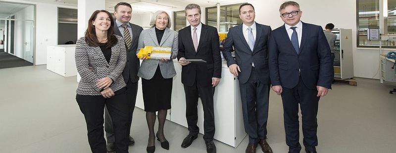 V.l.n.r.: Susanne Kunschert (geschäftsführende Gesellschafterin Pilz GmbH & Co. KG), Thomas Pilz (geschäftsführender Gesellschafter Pilz GmbH & Co. KG), Renate Pilz (Vorsitzende der Geschäftsführung Pilz GmbH & Co. KG), Günther H. Oettinger (EU-Kommissar für Digitale Wirtschaft und Gesellschaft), Guido Wolf (MdL) sowie Andreas Deuschle (MdL).