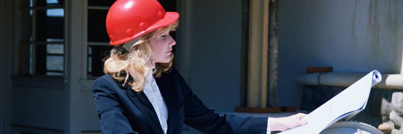 So wie beim Hausbau essenzielle Leitungen verlegt werden, sollte auch bei der Software-Architektur die Sicherheit von Grund auf eingeplant werden.