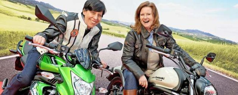 Petra Rathgeber, Projektleiterin Motorradwelt Bodensee und Frauke Tietz, Inhaberin Fembike.de und Veranstalterin der Ladies Mile auf der Friedrichshafener Motorrad-Messe.
