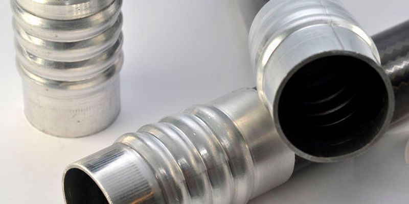 Die großserientaugliche und damit wirtschaftliche Herstellung dieser aus CFK mit thermoplastischer Matrix und metallischem Lasteinleitungselement bestehenden Profilverbinder, ist laut Forschern der TU Dresden und dem Fraunhofer-IWU möglich.