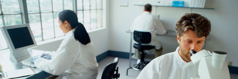 Im Healthcare-Bereich haben viele Personen Umgang mit sensiblen Patientendaten, selbst wenn ein Einblick nicht nötig wäre.