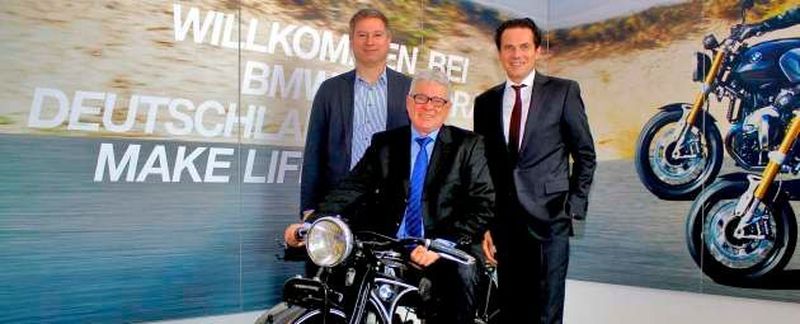 (v.l.) Henning Putzke (Leiter BMW Motorrad Deutschland), Robert Klostermair (Geschäftsführer Klostermair GmbH & Co. KG), Peter Reisacher (Geschäftsführer Autohaus Reisacher GmbH & Autohaus Augsburg GmbH).