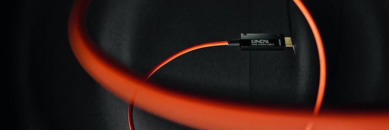 Lindy bietet in seinem „USB-3.1-over-Fiber“-Sortiment anschlussfertige Glasfaserkabel mit integrierten optischen Konvertern.