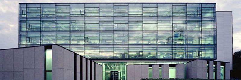 Das neue Vertriebs- und Servicezentrum der TRUMPF Gruppe in Ditzingen greift die Markenwerte des Weltmarkt- und Technologieführers in der Fertigungstechnik auf. Das Unternehmen ist Profi in Sachen B2B-Markenführung und lebt seine Marke konsequent in allen Bereichen.