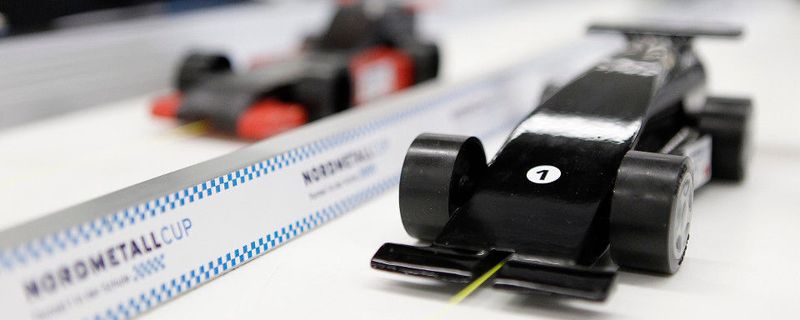 Die Nachwuchs-Ingenieure von morgen können ihr Wissen schon heute in Mini-Formel 1-Renner einbringen.