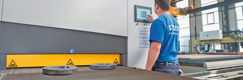 Sauber entgratete Brennschneidteile erhält die Eisen- und Stahlhandel Straub GmbH mit der Edgebreaker-Maschine von Arku.