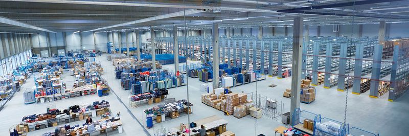Das neue Logistikcenter am Standort Scheßlitz fasst alle vormals dezentralen Läger zusammen.
