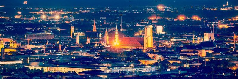 München bei Nacht: die attraktive Metropole im Süden der Republik zieht immer mehr Menschen an.