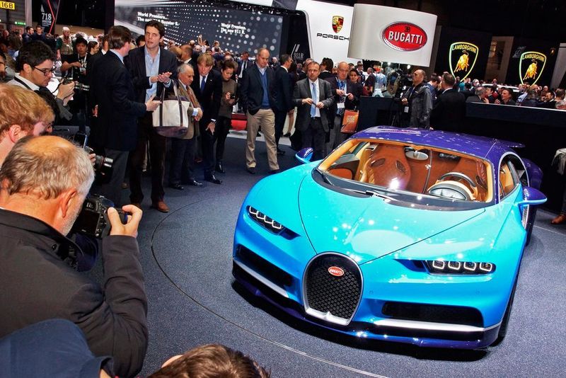 Sie heißen Bugatti Chiron, Ferrari GTC4 Lusso oder Porsche 911 R, haben 1.500, 690 oder 500 PS und bilden üblicherweise die Zierde einer jeden Automesse. Dennoch geht der Trend weg vom flachen Sportwagen hin zum SUV.